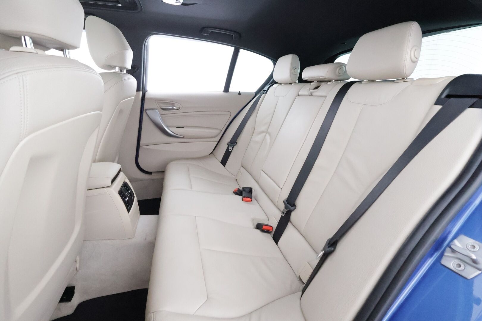 BMW M135I 2013 F20 Hatchback M135i A xDrive - | H&K | Vakkari | Lohko | Sporttinahat | Kattoluukku | P.tutkat | Xenon | Urheilullinen alusta | Suomi-auto |