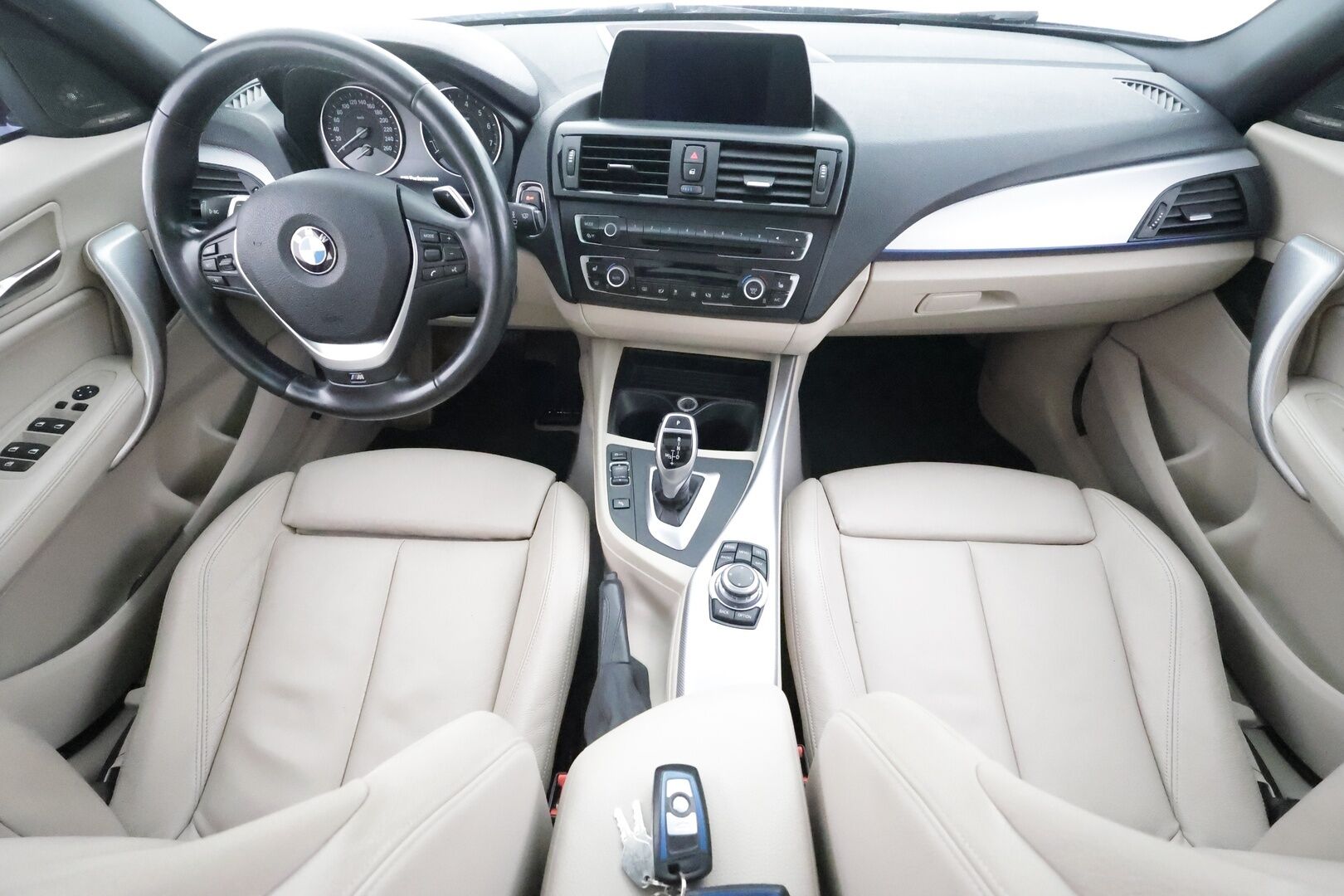 BMW M135I 2013 F20 Hatchback M135i A xDrive - | H&K | Vakkari | Lohko | Sporttinahat | Kattoluukku | P.tutkat | Xenon | Urheilullinen alusta | Suomi-auto |