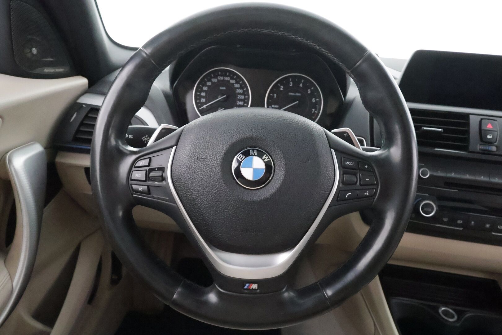 BMW M135I 2013 F20 Hatchback M135i A xDrive - | H&K | Vakkari | Lohko | Sporttinahat | Kattoluukku | P.tutkat | Xenon | Urheilullinen alusta | Suomi-auto |