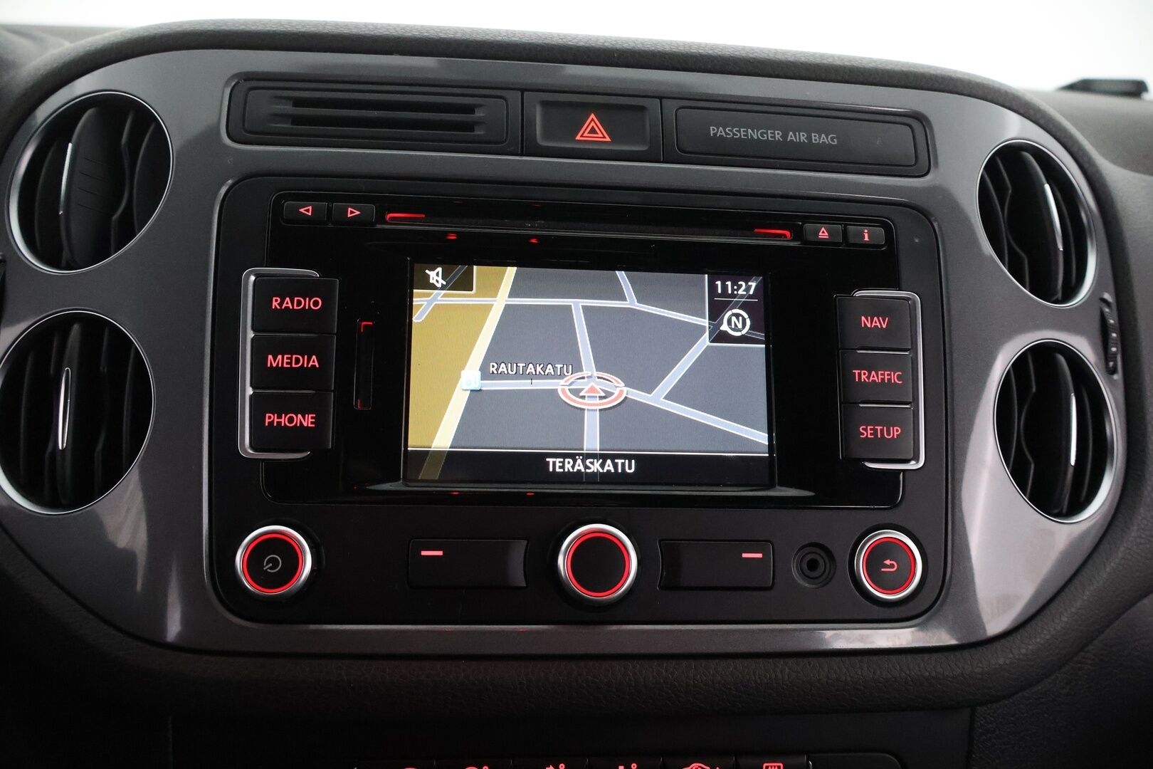 Volkswagen Tiguan 2014 R-Line Sport & Style 2,0 TDI 103 kW (140 hv) 4MOTION DSG-aut - | Suomi-auto | Webasto | Koukku | Vakkari | Bi-Xenon | Kytkinpaketti tehty tuoreesti! | Musta sisäkatto | Navi | Bluetooth | Todella hyvin huollettu! |