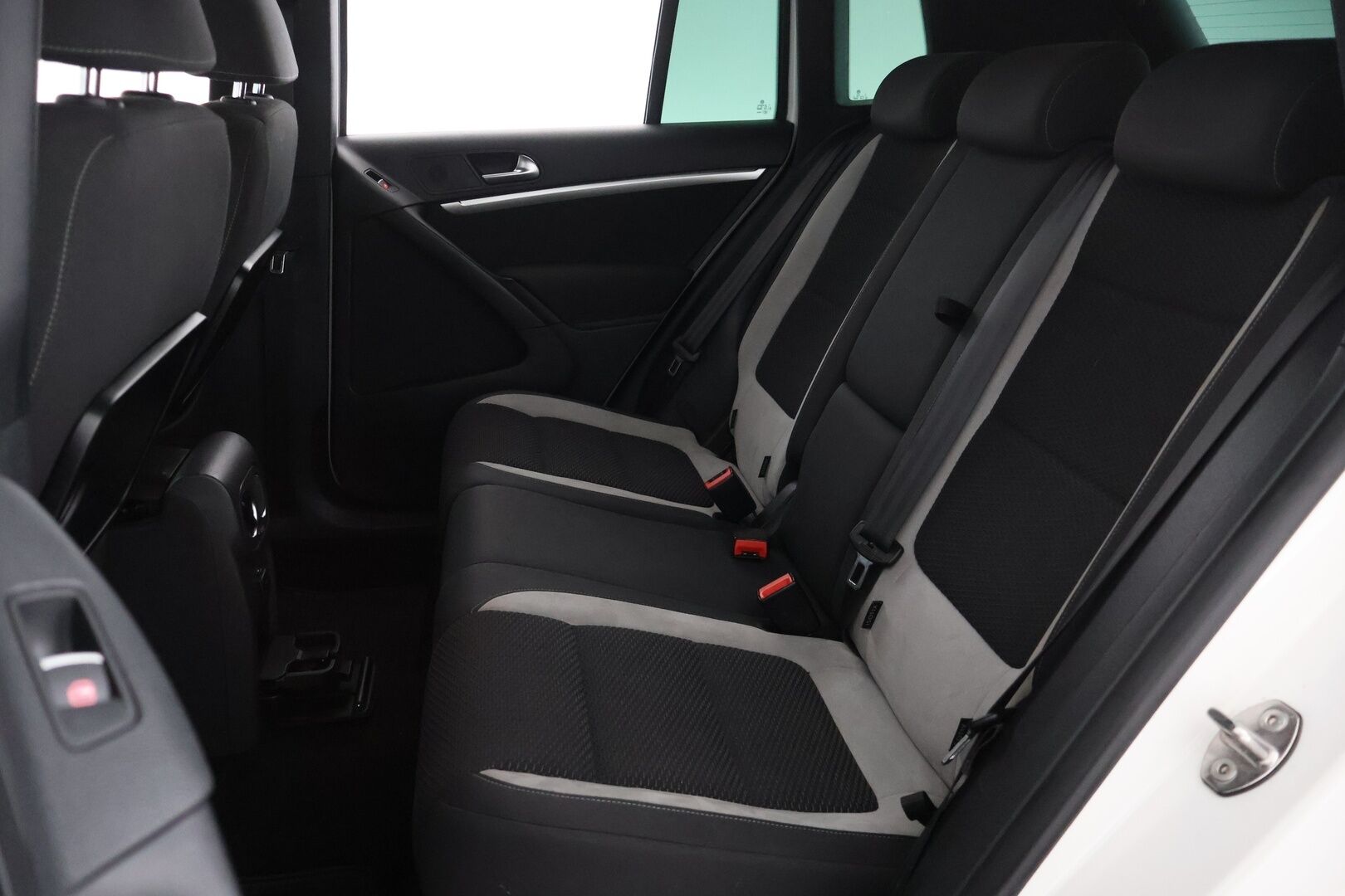 Volkswagen Tiguan 2014 R-Line Sport & Style 2,0 TDI 103 kW (140 hv) 4MOTION DSG-aut - | Suomi-auto | Webasto | Koukku | Vakkari | Bi-Xenon | Kytkinpaketti tehty tuoreesti! | Musta sisäkatto | Navi | Bluetooth | Todella hyvin huollettu! |