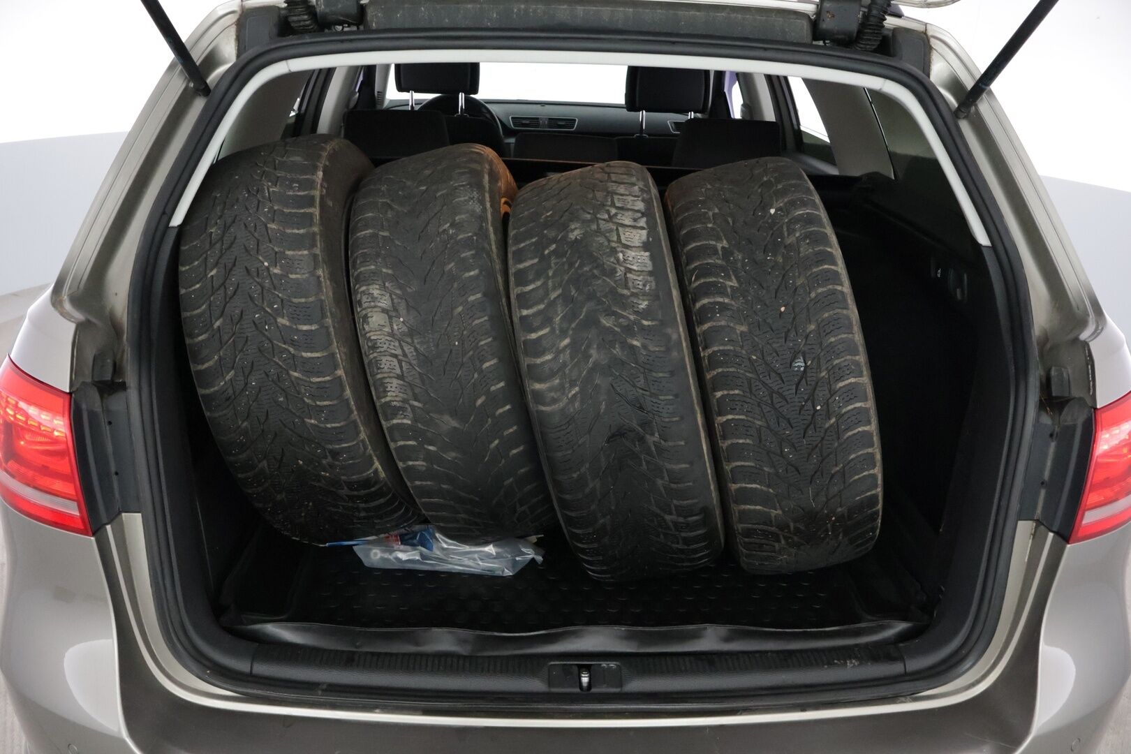 Volkswagen Passat 2013 Variant Comfortline 1,6 TDI 77 kW *Myydään Huutokaupat.com* - Tuore leima / tilava / farmari