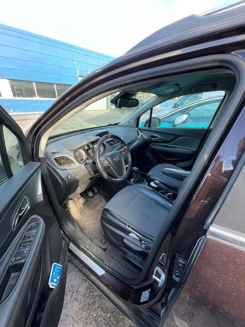 Opel Mokka 2013 5-ov Cosmo 1,6 ecoFLEX Start/Stop 85kW MT5* tutka / Ratinlämmitin / Vakkari / Penkinlämmittimet * - *Suomi-auto / 2 renkaat omilla alumiinivanteilla * - HULLUT AVAJAISHULINAT KORKOTARJOUS 3,29 %