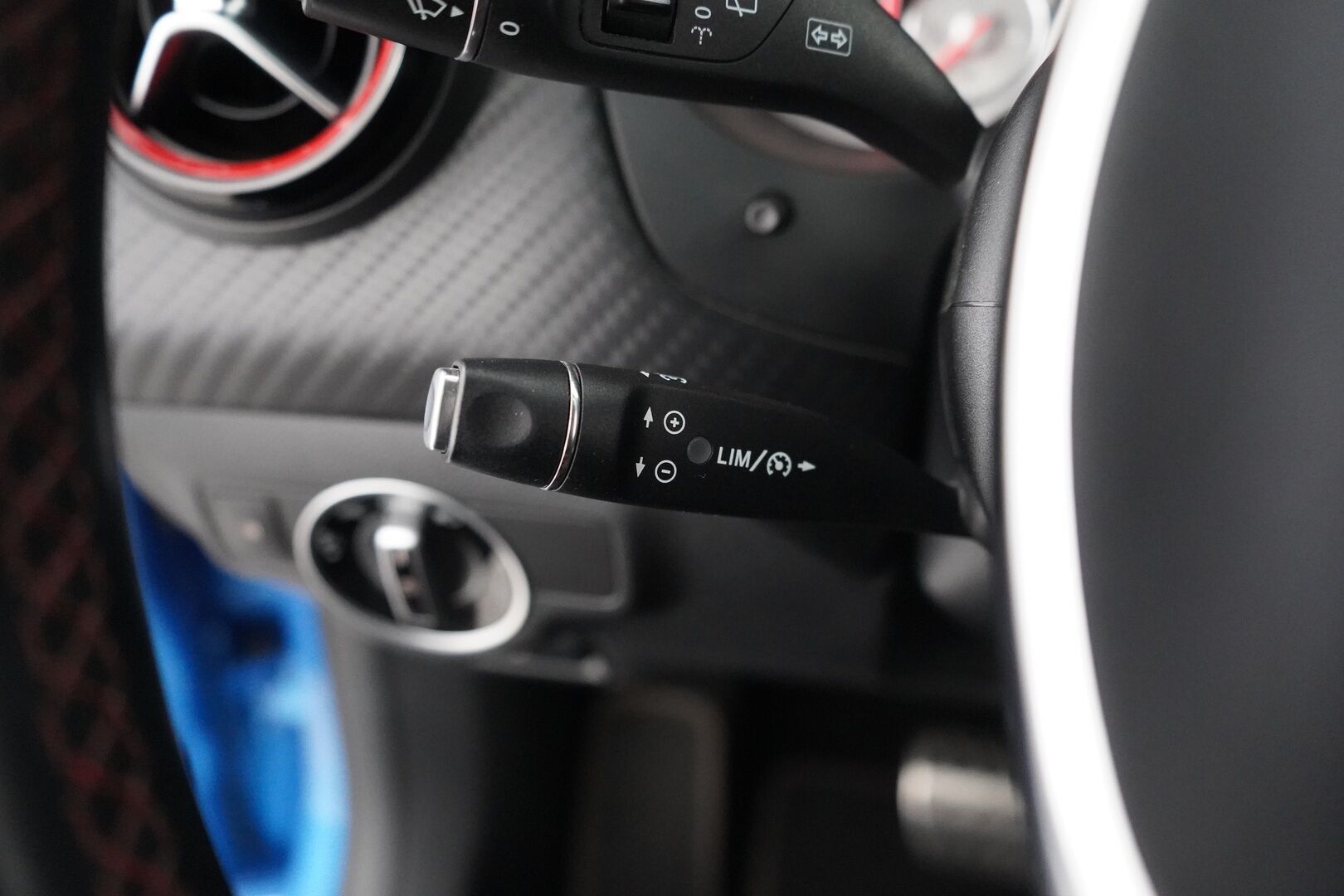 Mercedes-Benz A 2013 250 Sport A Premium Business AMG - Nahka-alcantara sisusta | Kamera | Premium Audio | Kahdet renkaat alumiinivantein | Juuri huollettu | Todella säntillinen huoltokirja