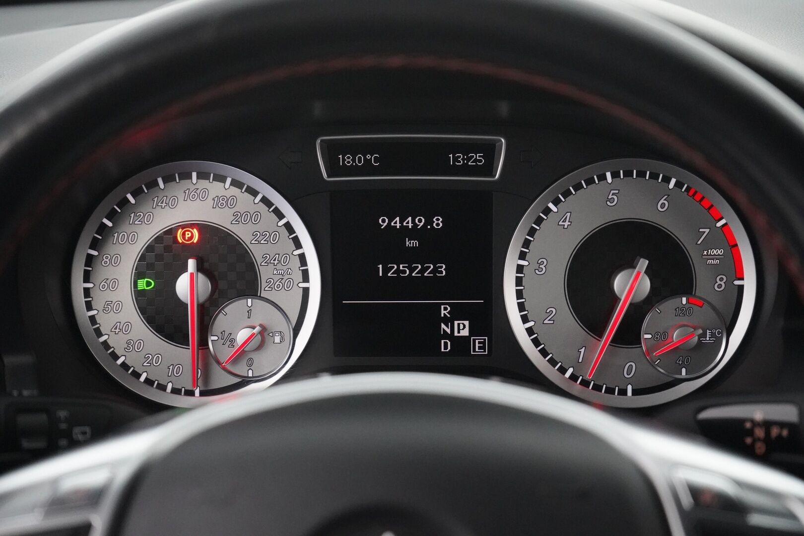 Mercedes-Benz A 2013 250 Sport A Premium Business AMG - Nahka-alcantara sisusta | Kamera | Premium Audio | Kahdet renkaat alumiinivantein | Juuri huollettu | Todella säntillinen huoltokirja