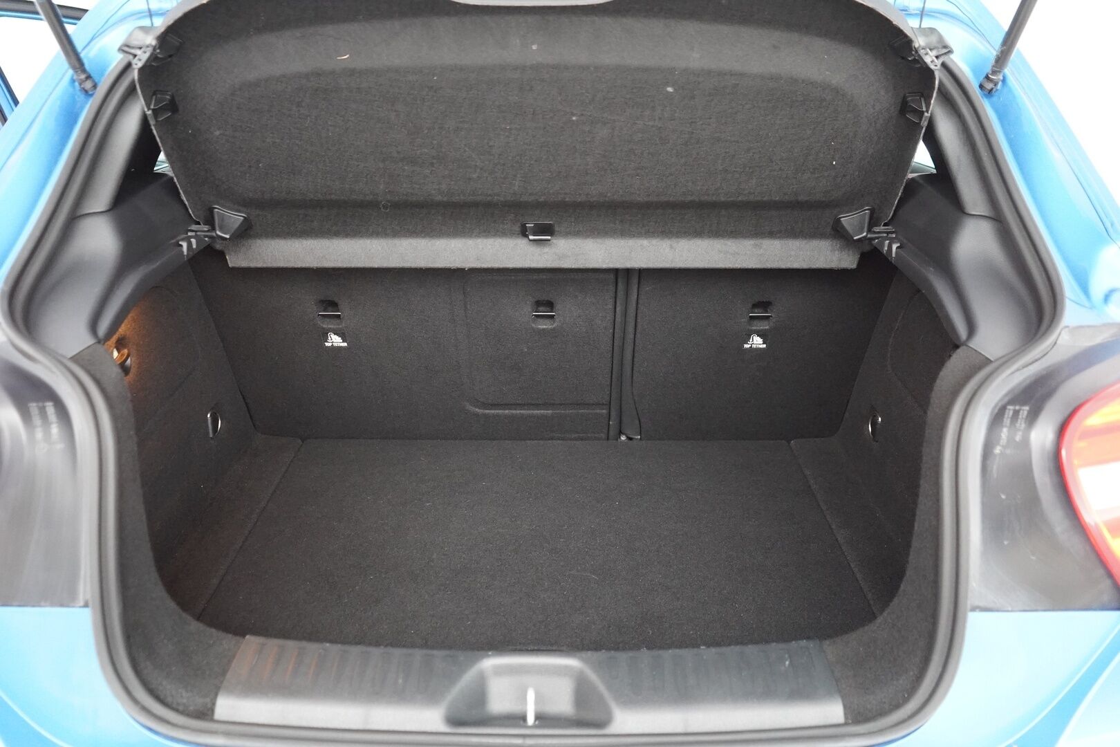 Mercedes-Benz A 2013 250 Sport A Premium Business AMG - Nahka-alcantara sisusta | Kamera | Premium Audio | Kahdet renkaat alumiinivantein | Juuri huollettu | Todella säntillinen huoltokirja