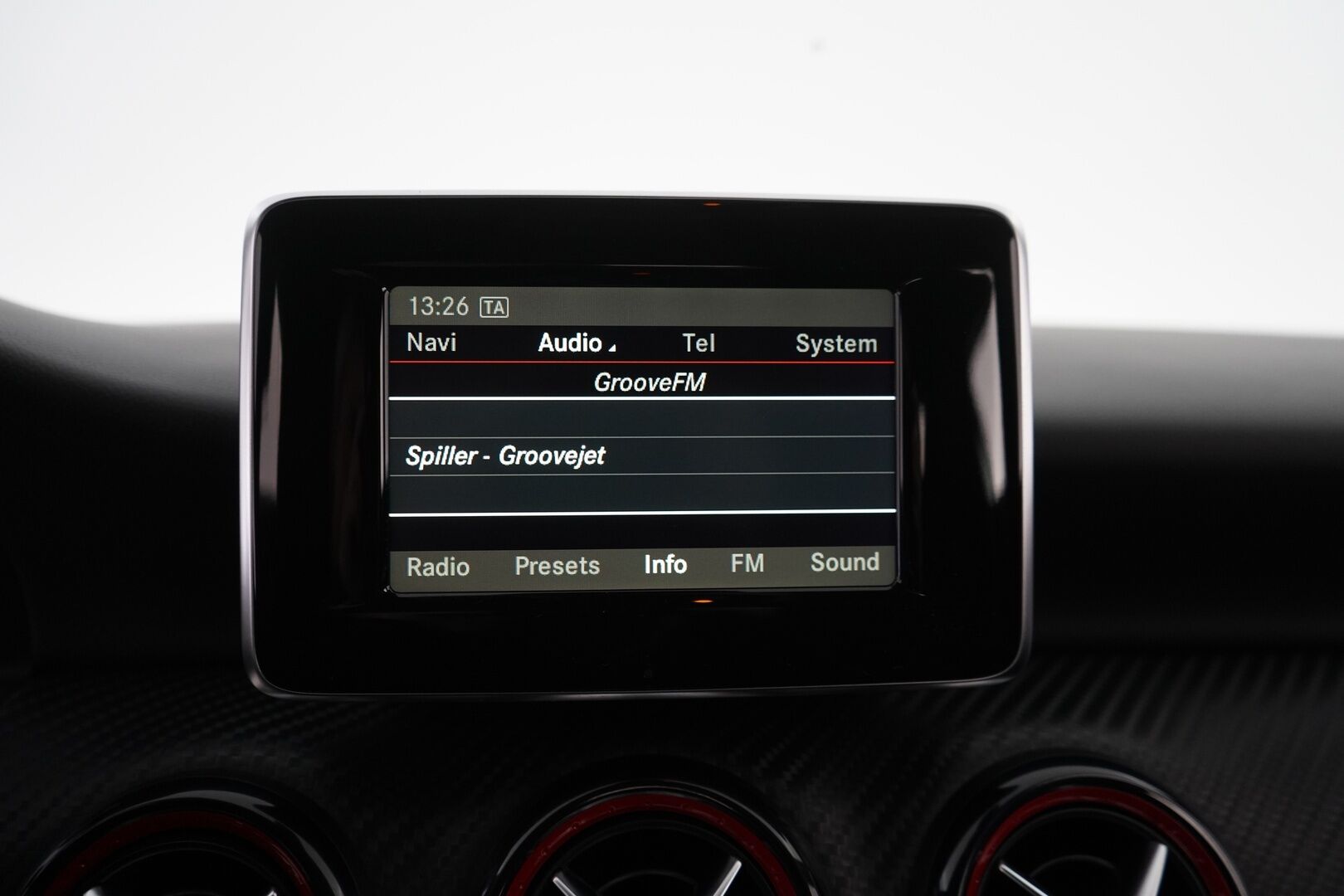 Mercedes-Benz A 2013 250 Sport A Premium Business AMG - Nahka-alcantara sisusta | Kamera | Premium Audio | Kahdet renkaat alumiinivantein | Juuri huollettu | Todella säntillinen huoltokirja