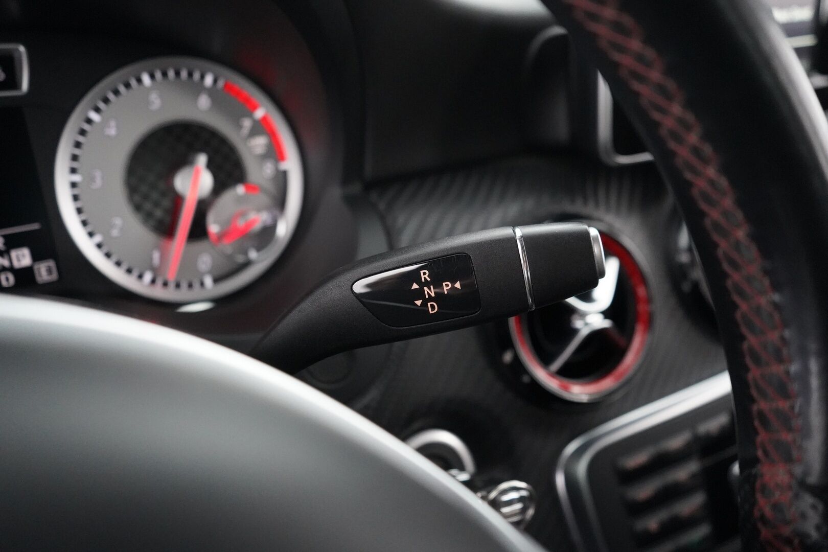 Mercedes-Benz A 2013 250 Sport A Premium Business AMG - Nahka-alcantara sisusta | Kamera | Premium Audio | Kahdet renkaat alumiinivantein | Juuri huollettu | Todella säntillinen huoltokirja
