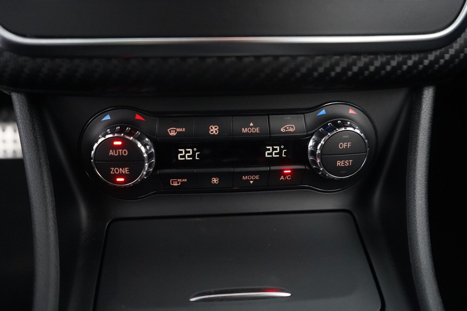 Mercedes-Benz A 2013 250 Sport A Premium Business AMG - Nahka-alcantara sisusta | Kamera | Premium Audio | Kahdet renkaat alumiinivantein | Juuri huollettu | Todella säntillinen huoltokirja