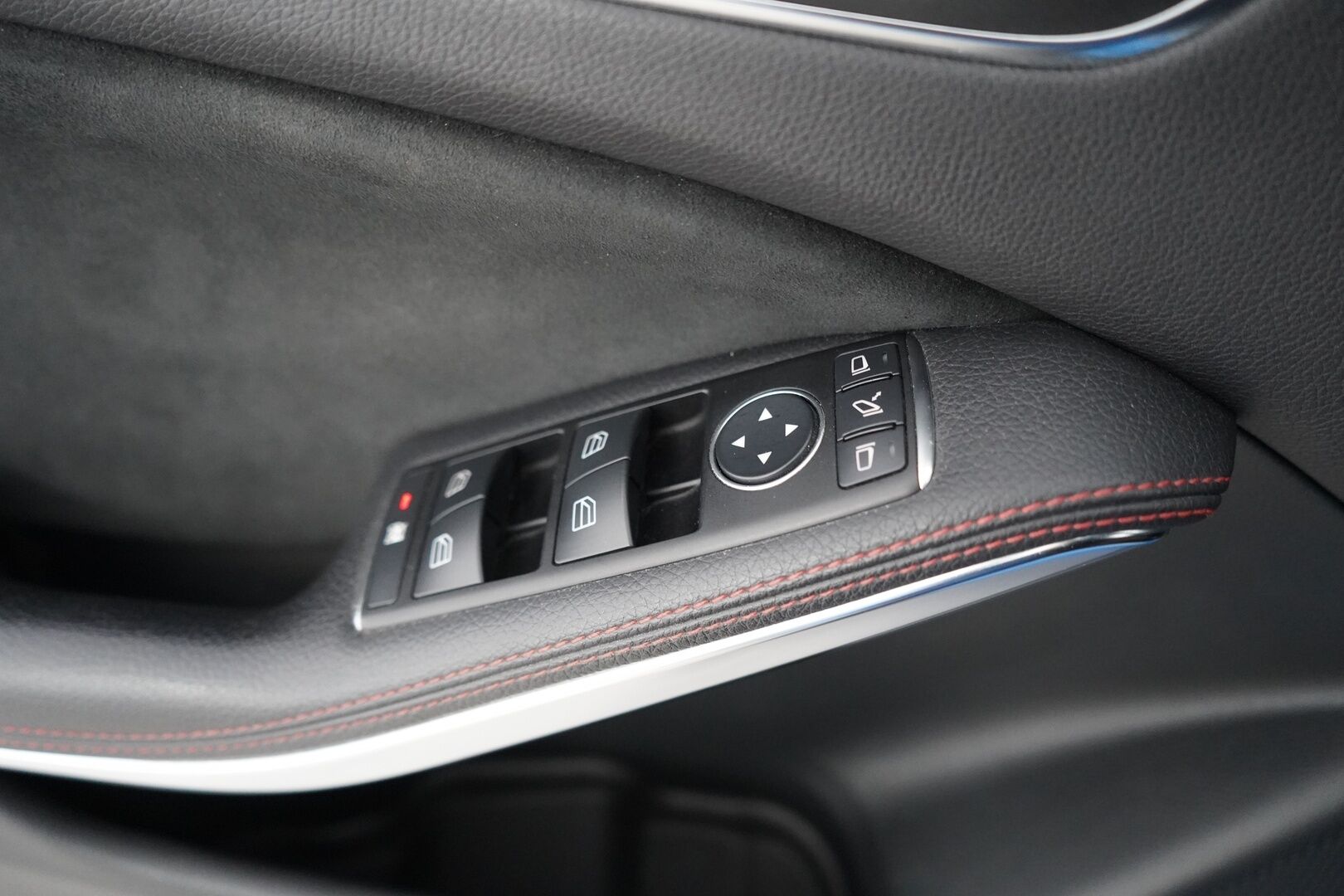 Mercedes-Benz A 2013 250 Sport A Premium Business AMG - Nahka-alcantara sisusta | Kamera | Premium Audio | Kahdet renkaat alumiinivantein | Juuri huollettu | Todella säntillinen huoltokirja