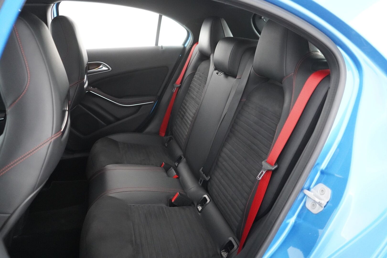 Mercedes-Benz A 2013 250 Sport A Premium Business AMG - Nahka-alcantara sisusta | Kamera | Premium Audio | Kahdet renkaat alumiinivantein | Juuri huollettu | Todella säntillinen huoltokirja