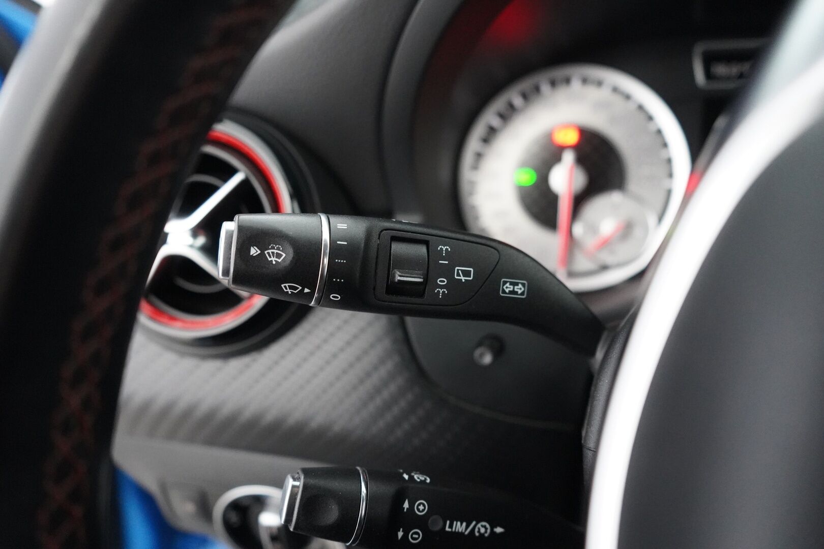 Mercedes-Benz A 2013 250 Sport A Premium Business AMG - Nahka-alcantara sisusta | Kamera | Premium Audio | Kahdet renkaat alumiinivantein | Juuri huollettu | Todella säntillinen huoltokirja