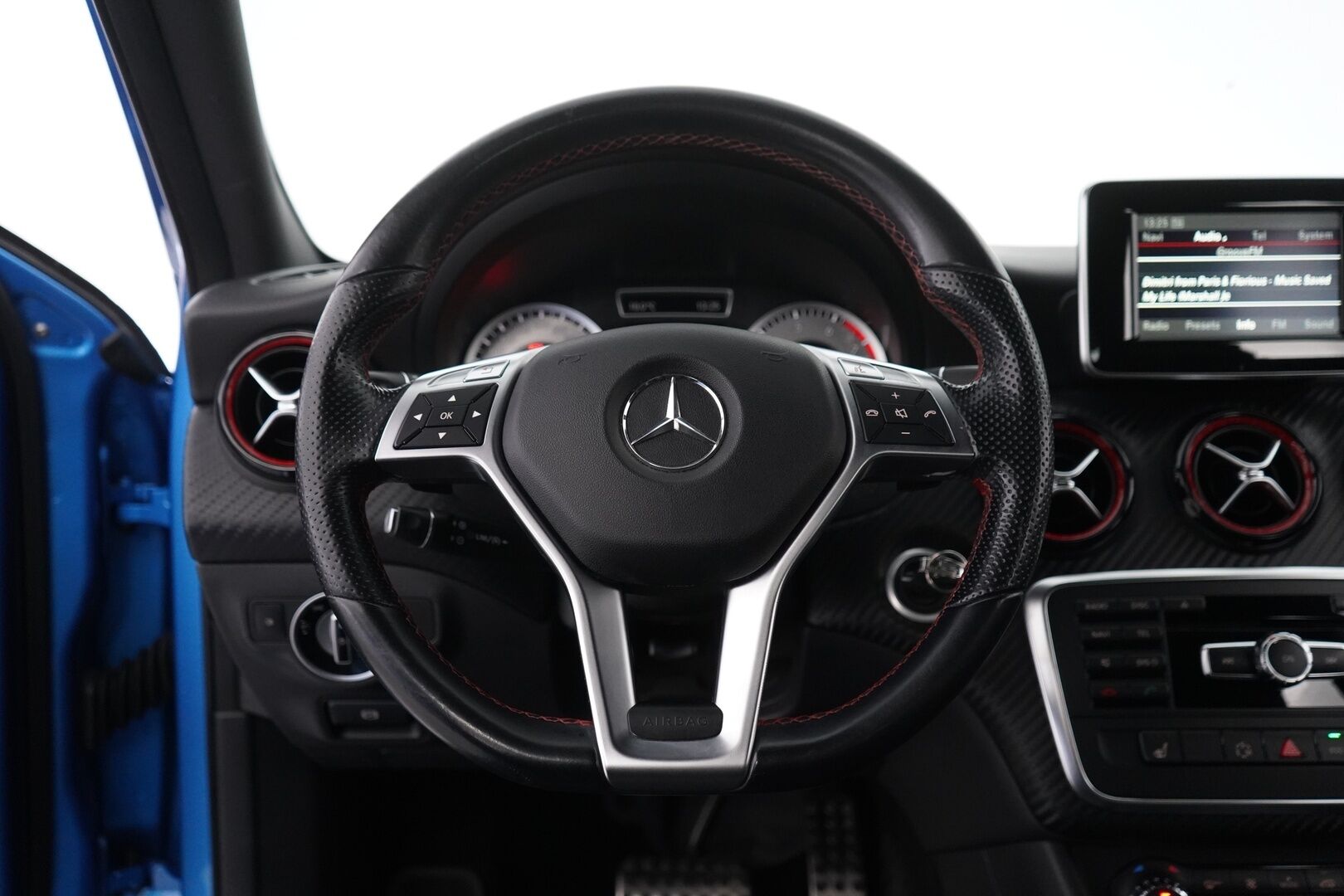 Mercedes-Benz A 2013 250 Sport A Premium Business AMG - Nahka-alcantara sisusta | Kamera | Premium Audio | Kahdet renkaat alumiinivantein | Juuri huollettu | Todella säntillinen huoltokirja
