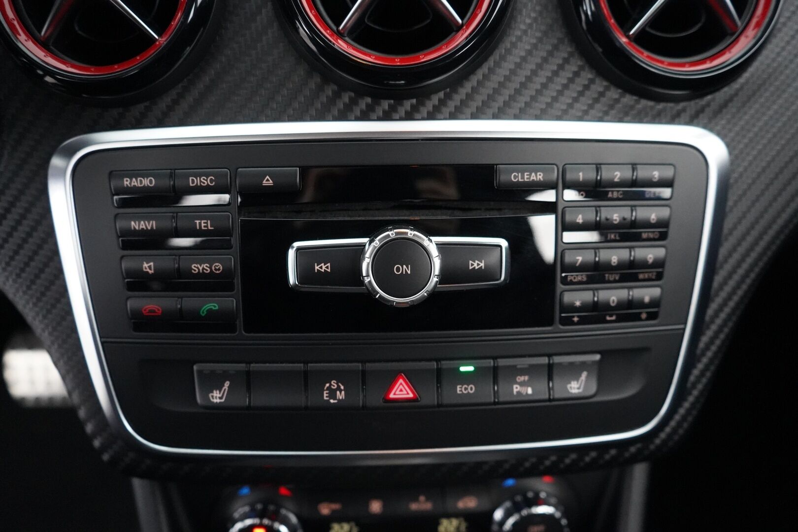 Mercedes-Benz A 2013 250 Sport A Premium Business AMG - Nahka-alcantara sisusta | Kamera | Premium Audio | Kahdet renkaat alumiinivantein | Juuri huollettu | Todella säntillinen huoltokirja