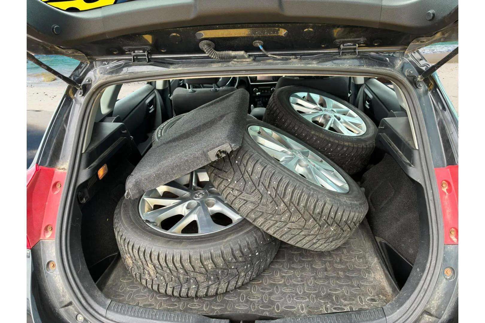 Toyota Auris 2013 1,6 Valvematic Active 5ov - Vakkari | Lohko- ja sisätilanlämmitin | Peruutuskamera | IPA | Viimeisin huolto 21.7.2026