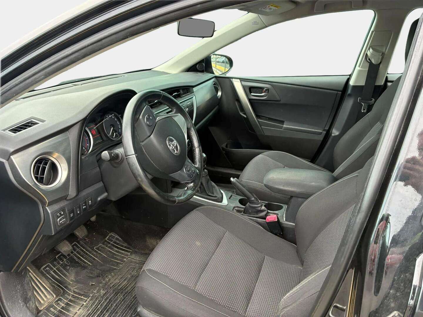 Toyota Auris 2013 1,6 Valvematic Active 5ov - Vakkari | Lohko- ja sisätilanlämmitin | Peruutuskamera | IPA | Viimeisin huolto 21.7.2026