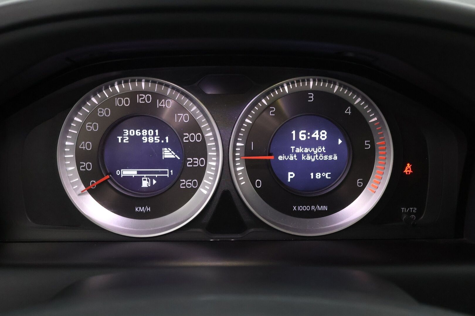 Volvo XC60 2012 D4 AWD Momentum aut - Webasto / Adapt.Vakkari / BLIS / Sähköluukku / Puolinahkasisusta / Sähköluukku / Peruutustutkat / Jakopää hiljattain tehty!