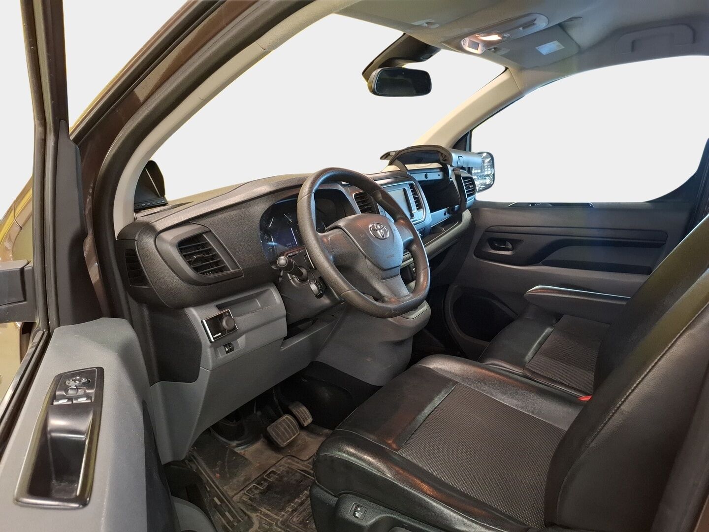 Toyota Proace 2017 L2H1 2,0 D 180 Automaatti 5-ovinen - | Webasto | Koukku | Kaistavahti | Läpilastattava | Autom.pitkät valot | LED valot | Särmät huollot |