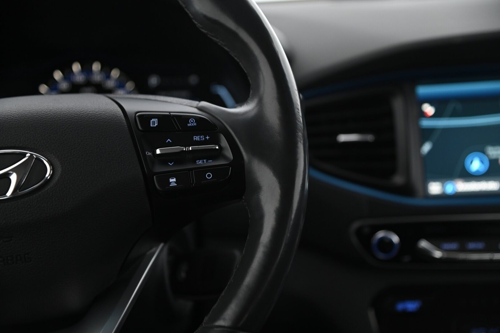 Hyundai IONIQ hybrid 2017 *DCT Comfort / Navi / P-Kamera / Ohjauspyörän lämmitys/ Lohko* - *Suomi-Auto / Infinity / 2x renkaat / Siisti*
