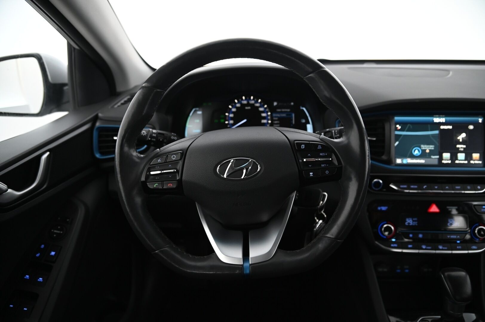 Hyundai IONIQ hybrid 2017 *DCT Comfort / Navi / P-Kamera / Ohjauspyörän lämmitys/ Lohko* - *Suomi-Auto / Infinity / 2x renkaat / Siisti*
