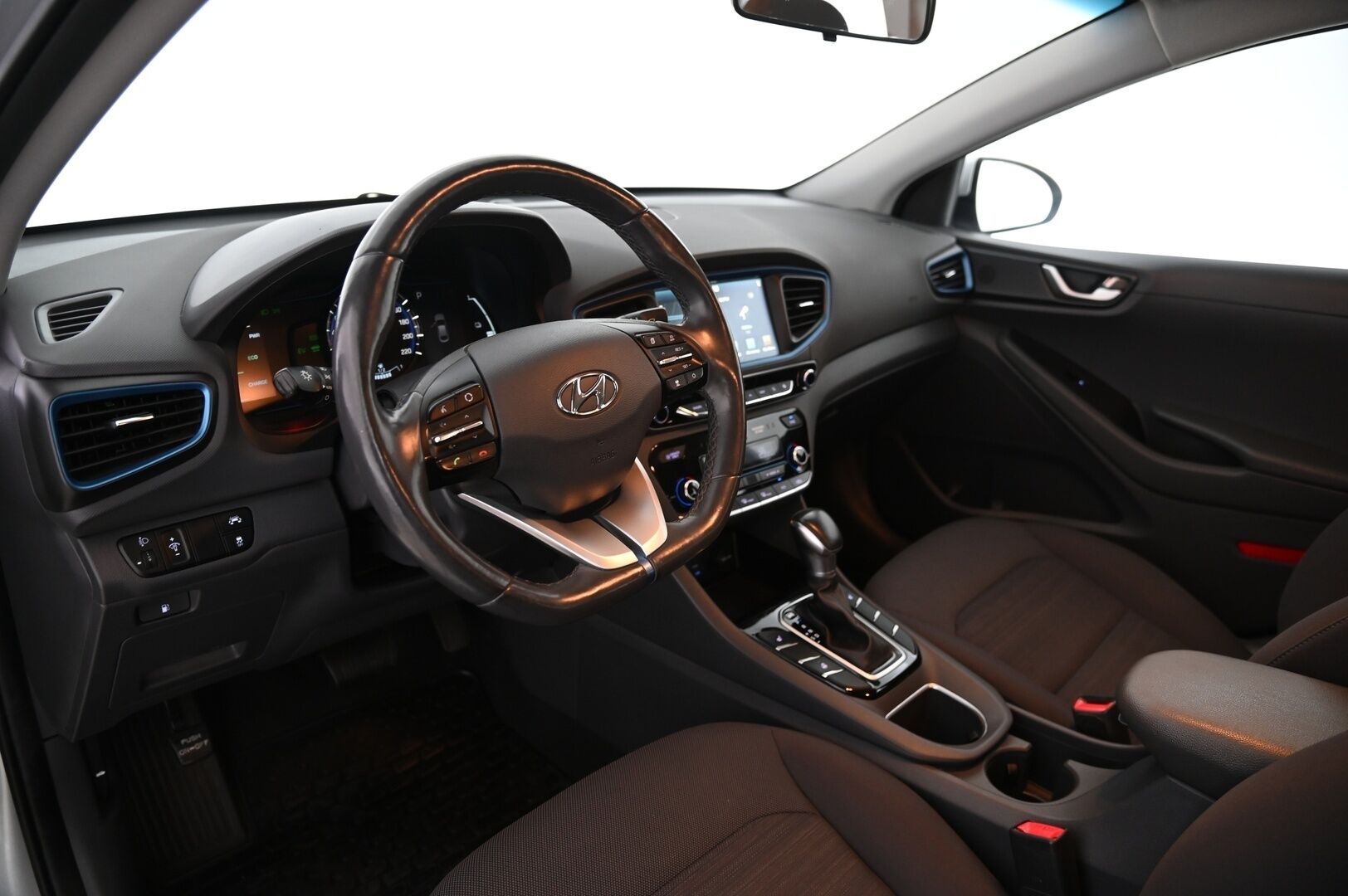 Hyundai IONIQ hybrid 2017 *DCT Comfort / Navi / P-Kamera / Ohjauspyörän lämmitys/ Lohko* - *Suomi-Auto / Infinity / 2x renkaat / Siisti*