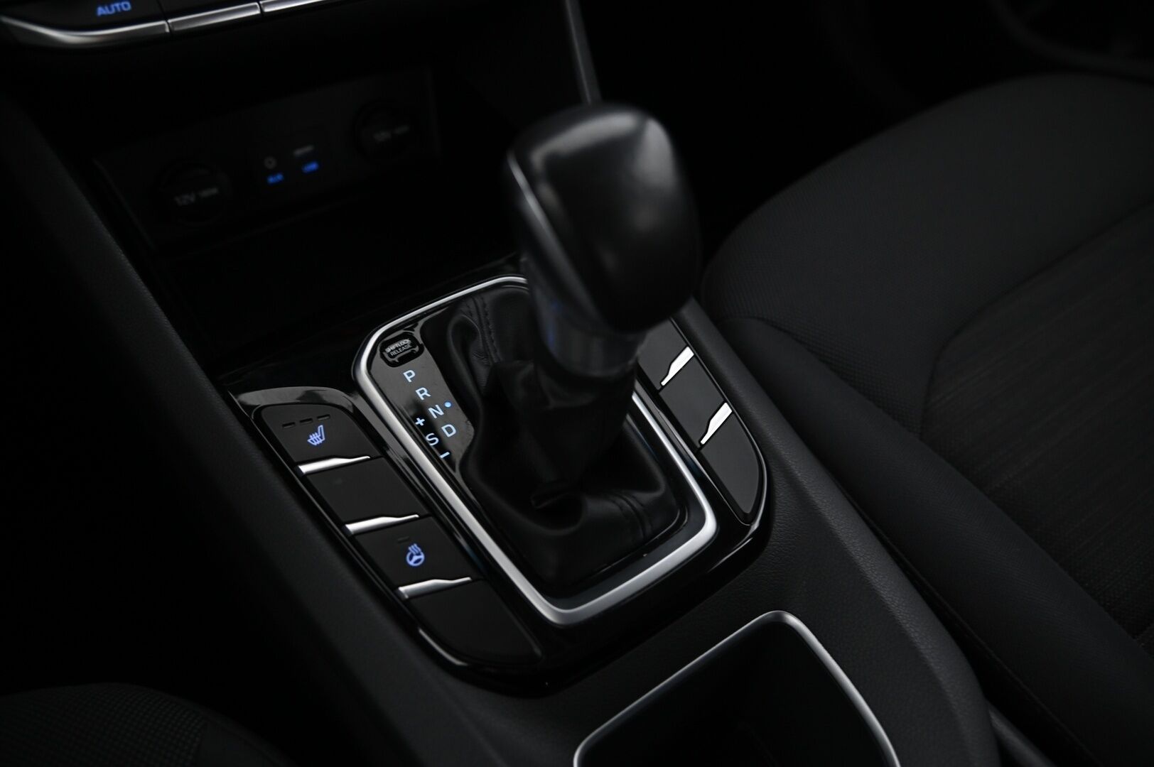 Hyundai IONIQ hybrid 2017 *DCT Comfort / Navi / P-Kamera / Ohjauspyörän lämmitys/ Lohko* - *Suomi-Auto / Infinity / 2x renkaat / Siisti*