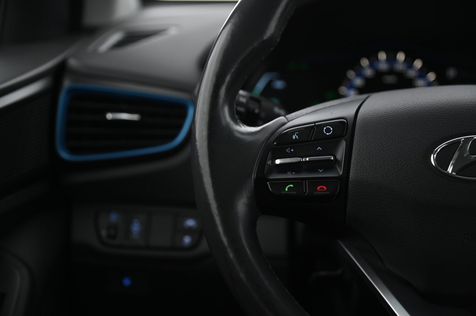 Hyundai IONIQ hybrid 2017 *DCT Comfort / Navi / P-Kamera / Ohjauspyörän lämmitys/ Lohko* - *Suomi-Auto / Infinity / 2x renkaat / Siisti*
