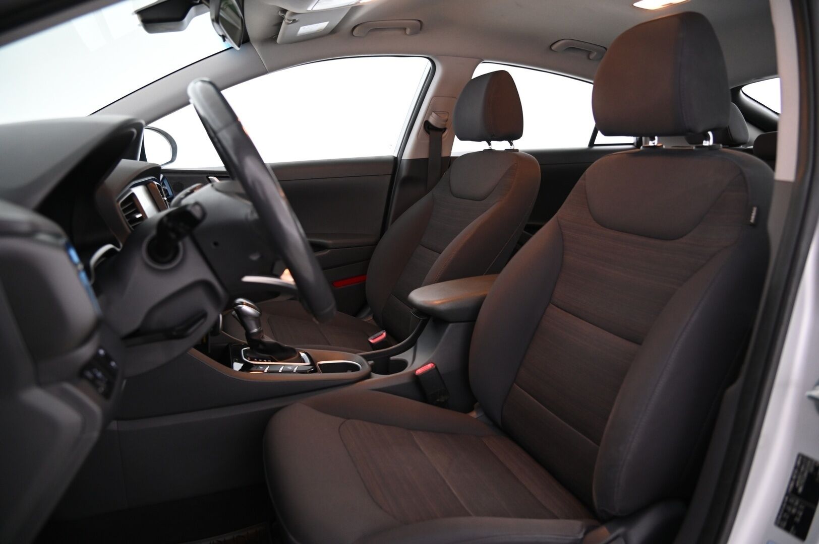 Hyundai IONIQ hybrid 2017 *DCT Comfort / Navi / P-Kamera / Ohjauspyörän lämmitys/ Lohko* - *Suomi-Auto / Infinity / 2x renkaat / Siisti*