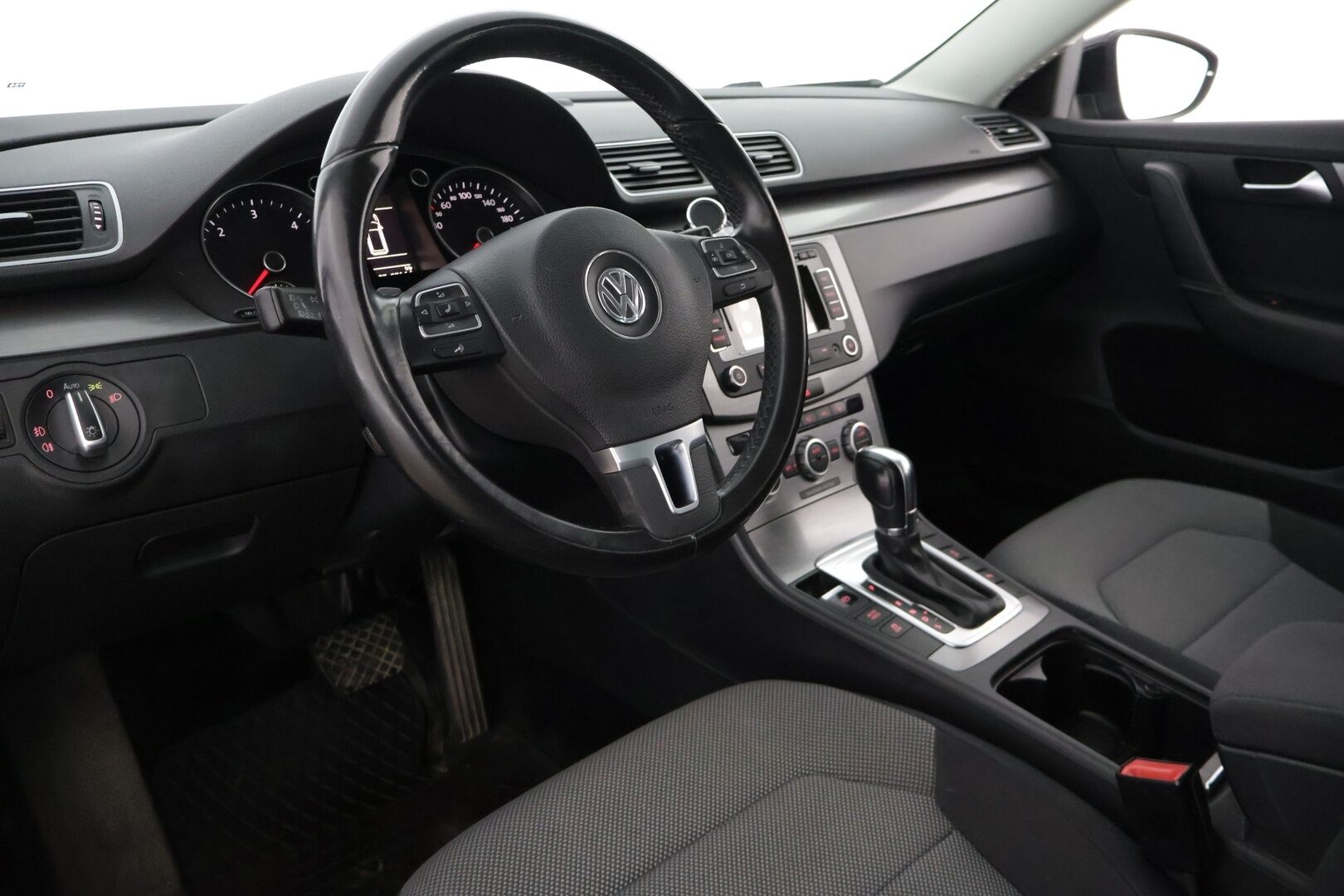 Volkswagen Passat 2013 Variant 2,0 TDI 103 kW (140 hv) BlueMotion Technology DSG-aut *Vakkari / Hierova penkki / Navi / P.Kamera / Koukku* - Tutkat / Led lisävalo