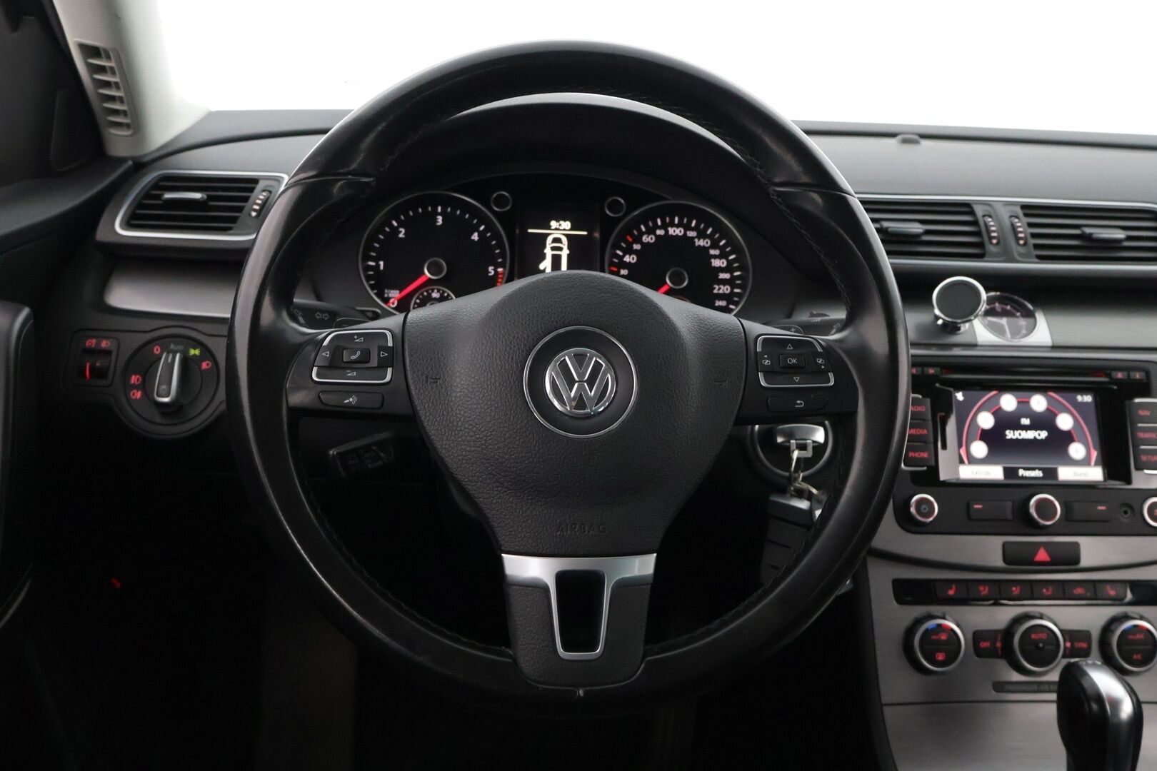 Volkswagen Passat 2013 Variant 2,0 TDI 103 kW (140 hv) BlueMotion Technology DSG-aut *Vakkari / Hierova penkki / Navi / P.Kamera / Koukku* - Tutkat / Led lisävalo