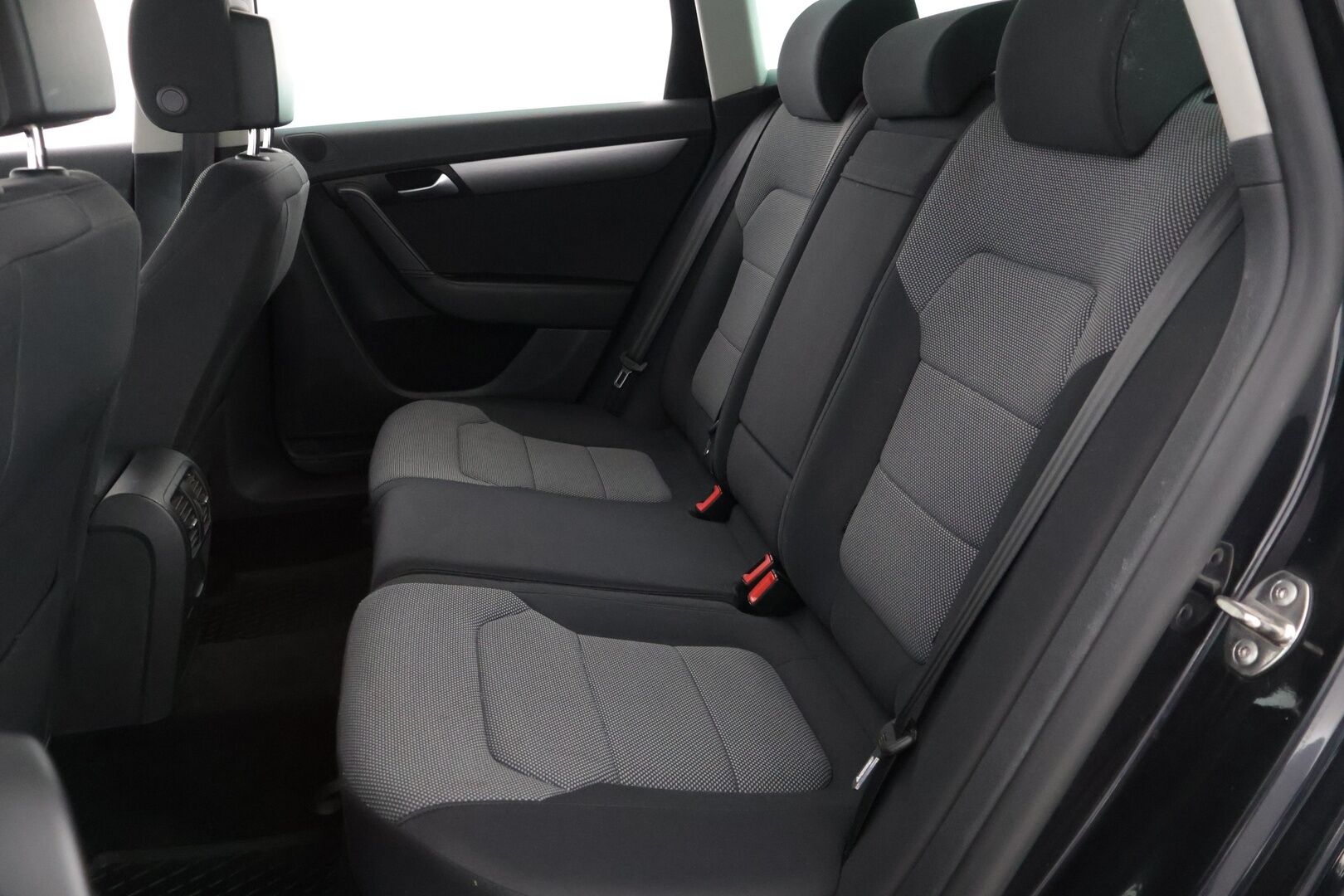 Volkswagen Passat 2013 Variant 2,0 TDI 103 kW (140 hv) BlueMotion Technology DSG-aut *Vakkari / Hierova penkki / Navi / P.Kamera / Koukku* - Tutkat / Led lisävalo