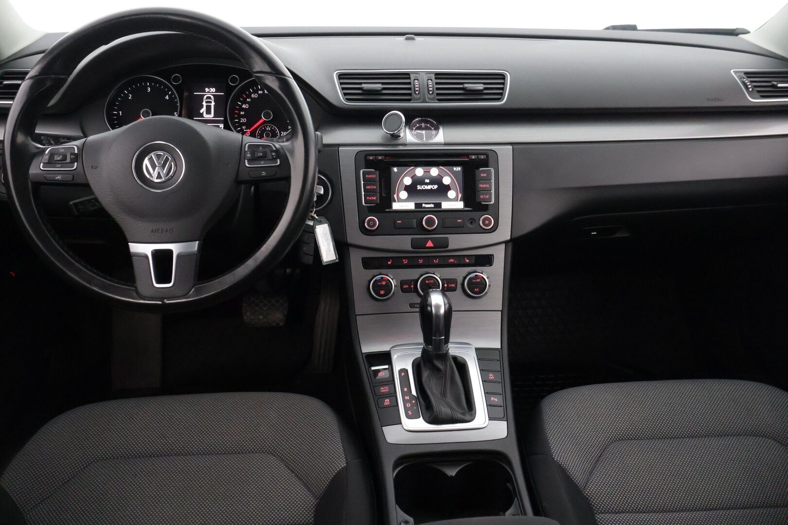 Volkswagen Passat 2013 Variant 2,0 TDI 103 kW (140 hv) BlueMotion Technology DSG-aut *Vakkari / Hierova penkki / Navi / P.Kamera / Koukku* - Tutkat / Led lisävalo