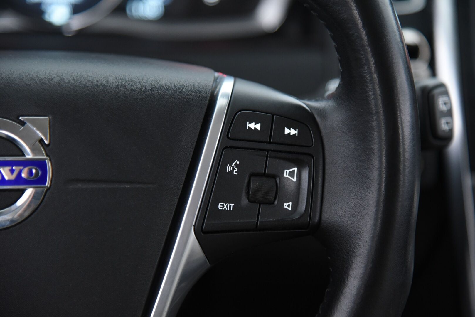 Volvo XC60 2016 D4 Business Summum aut - Suomi-auto / Digimittaristo / Webasto / VOC / Muistipenkki / Vakkari / City Safety 