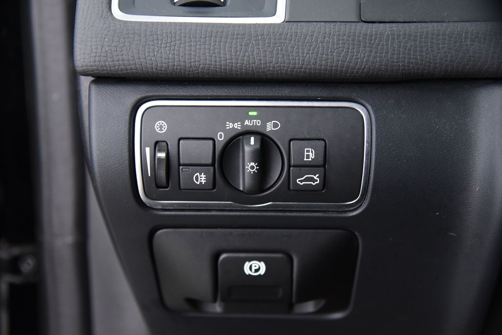 Volvo XC60 2016 D4 Business Summum aut - Suomi-auto / Digimittaristo / Webasto / VOC / Muistipenkki / Vakkari / City Safety 