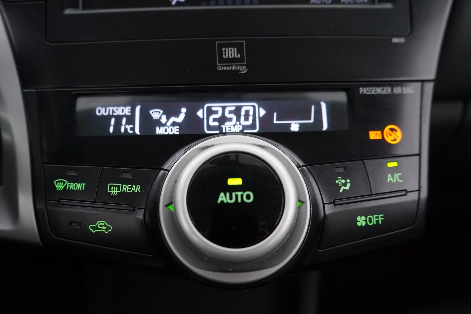 Toyota Prius+ 2013 Premium 7p - HUD / Panorama / Kamera / Vakkari / 2 Renkaat / Nahkasisusta