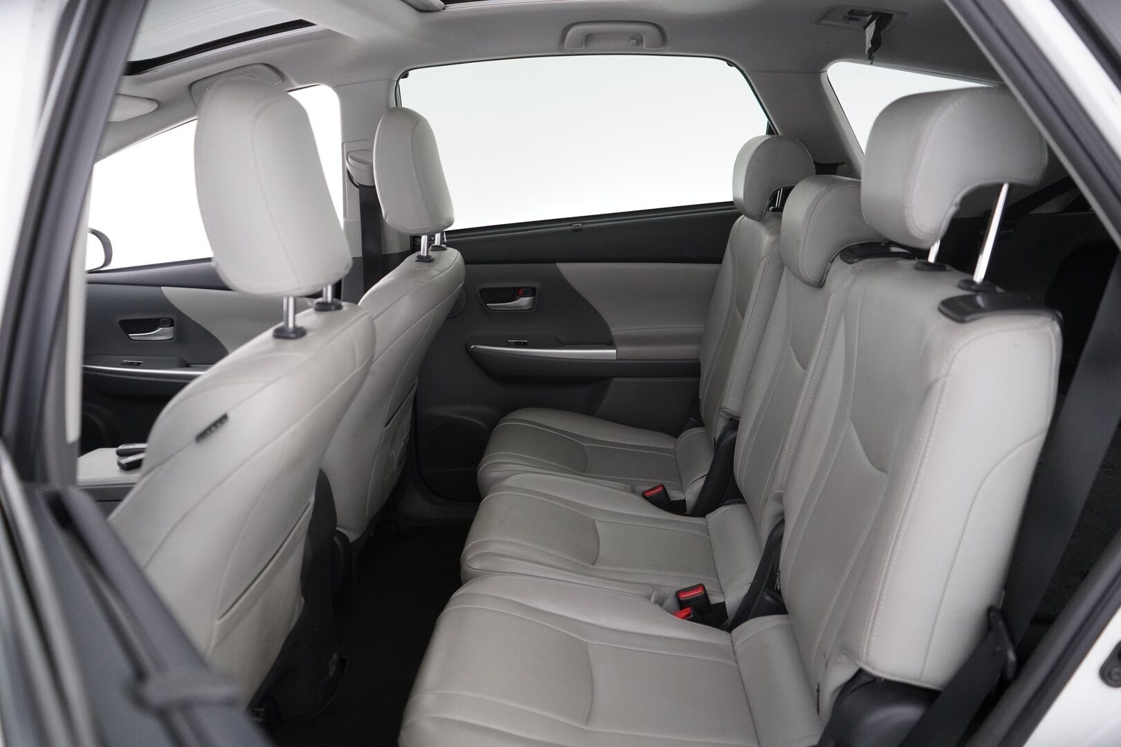Toyota Prius+ 2013 Premium 7p - HUD / Panorama / Kamera / Vakkari / 2 Renkaat / Nahkasisusta