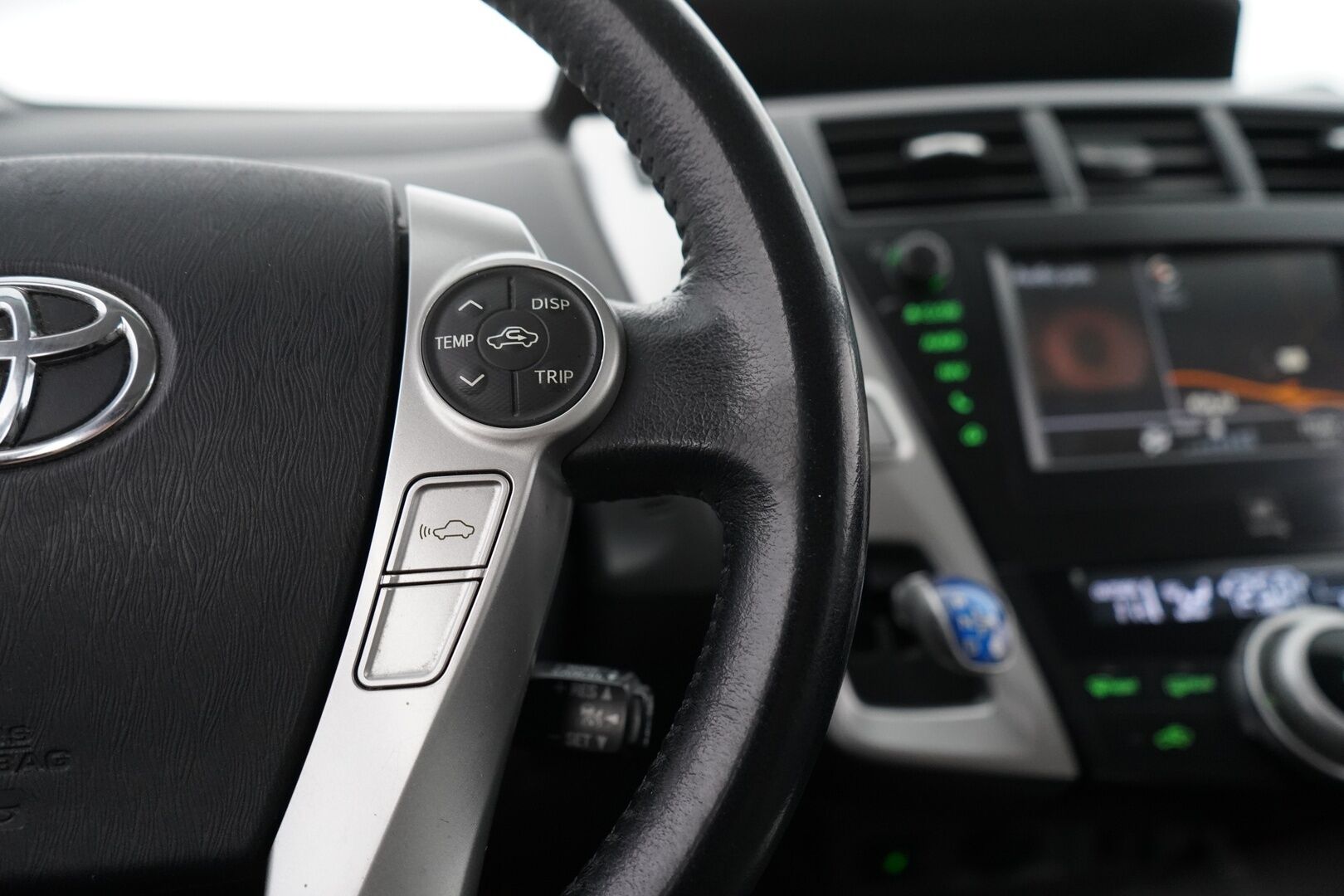 Toyota Prius+ 2013 Premium 7p - HUD / Panorama / Kamera / Vakkari / 2 Renkaat / Nahkasisusta