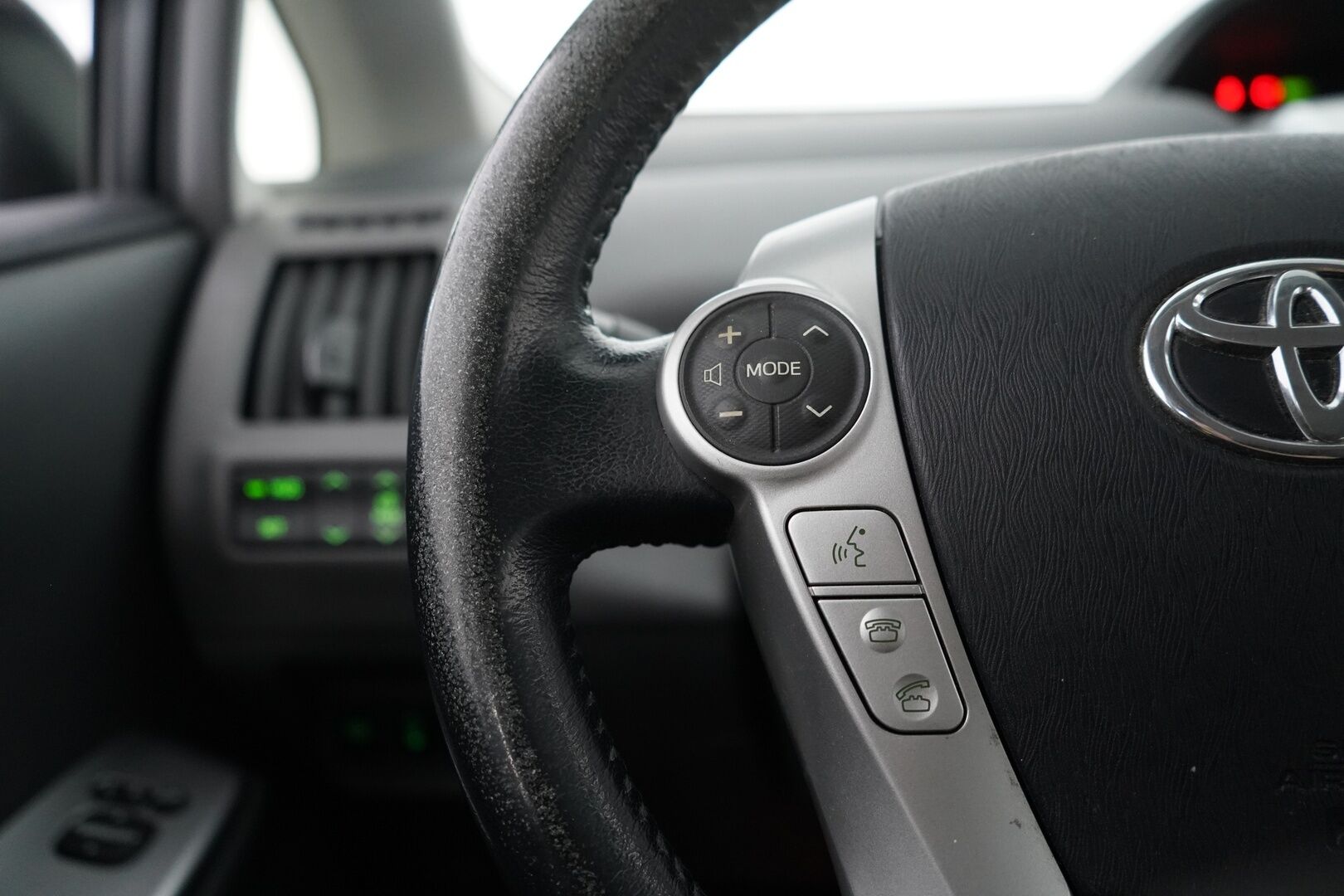 Toyota Prius+ 2013 Premium 7p - HUD / Panorama / Kamera / Vakkari / 2 Renkaat / Nahkasisusta