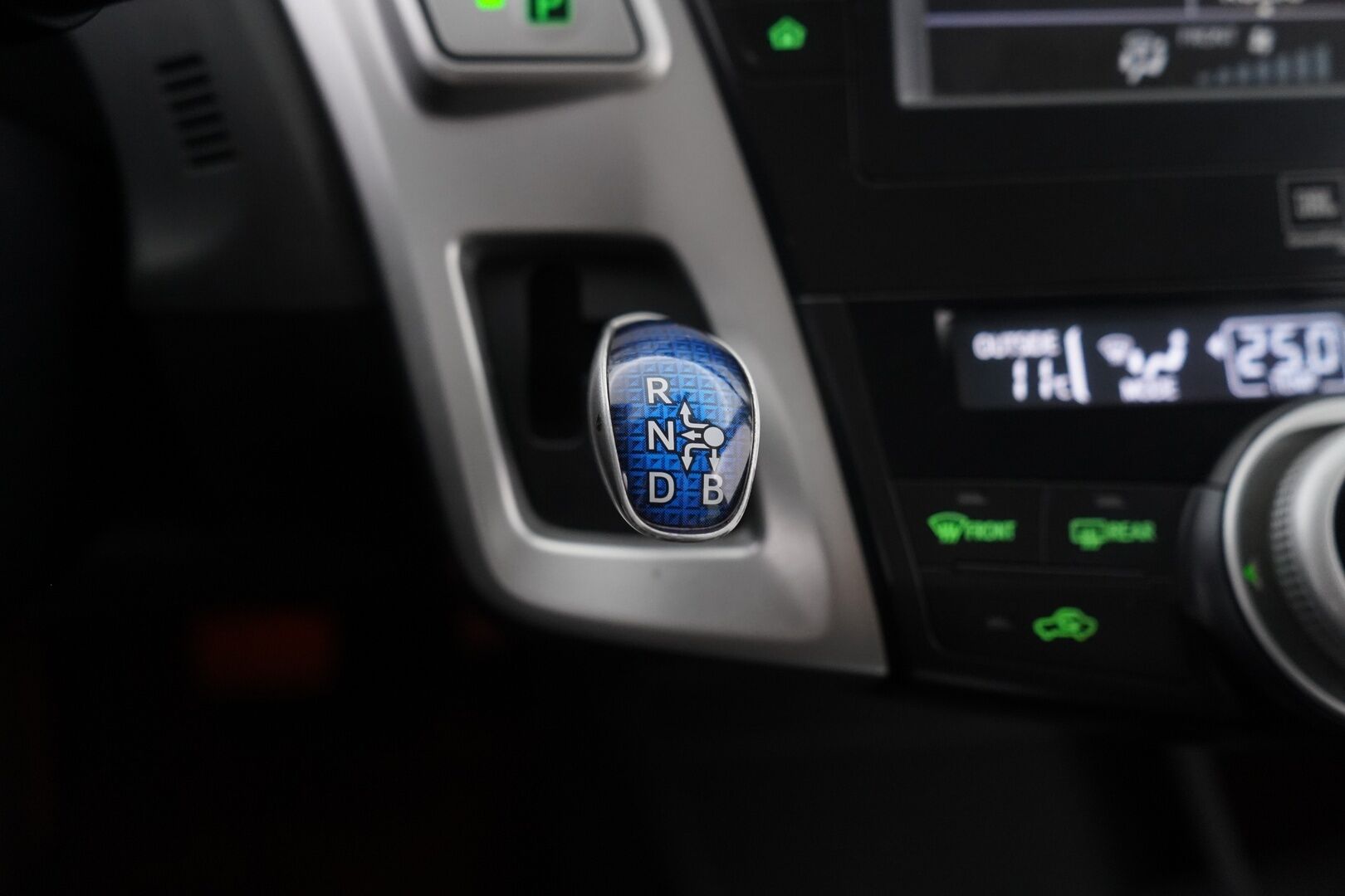 Toyota Prius+ 2013 Premium 7p - HUD / Panorama / Kamera / Vakkari / 2 Renkaat / Nahkasisusta