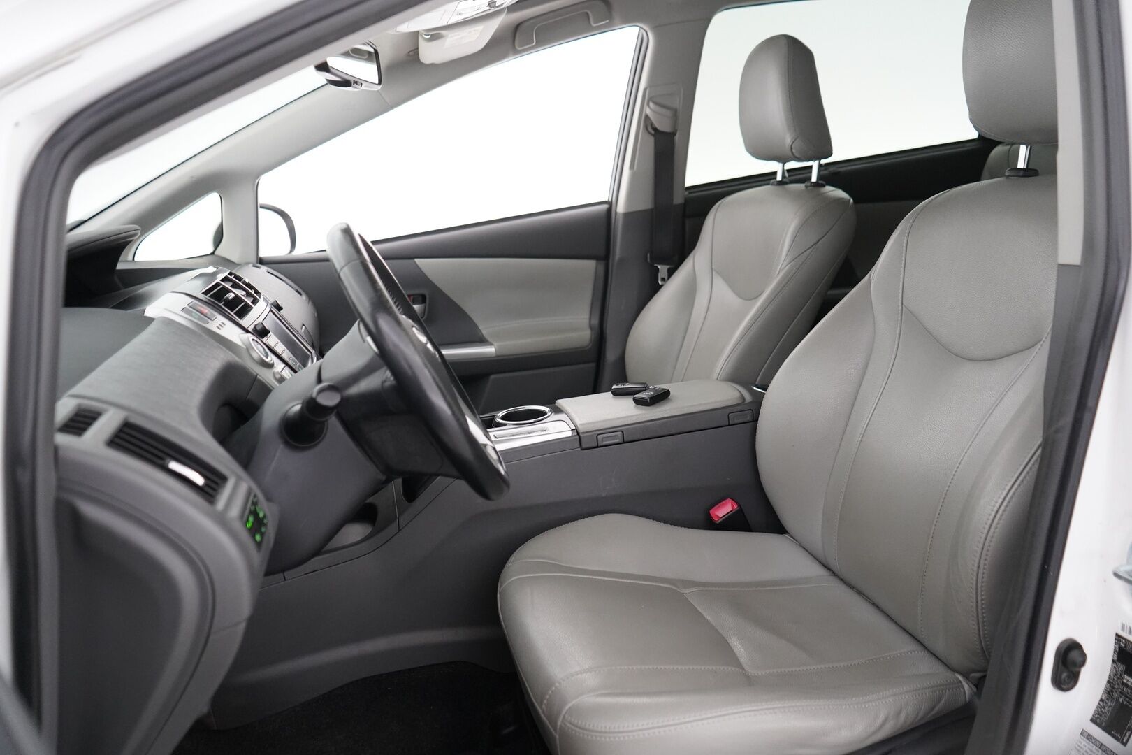 Toyota Prius+ 2013 Premium 7p - HUD / Panorama / Kamera / Vakkari / 2 Renkaat / Nahkasisusta