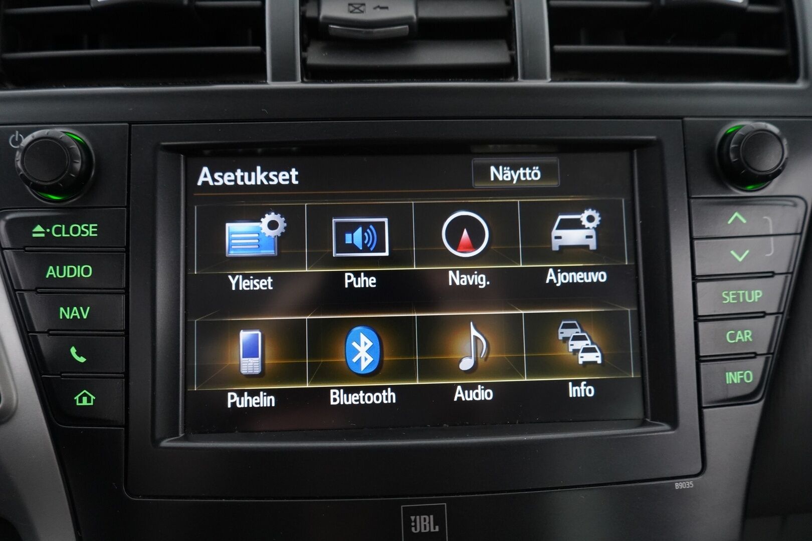 Toyota Prius+ 2013 Premium 7p - HUD / Panorama / Kamera / Vakkari / 2 Renkaat / Nahkasisusta