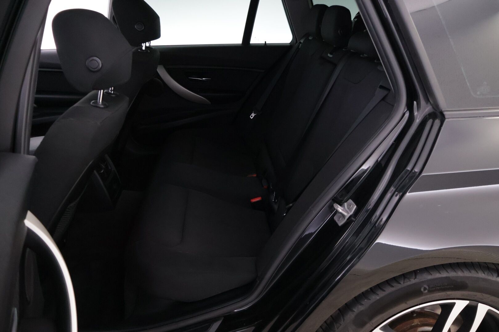 BMW 318 2016 F31 Touring 318d A Business *Webasto / HiFi / Navi / S-Luukku / Ratinlämmitin / LED* - M-Sport ratti / B47 / Webasto kaukosäädöllä / Lohkolämmitin*
