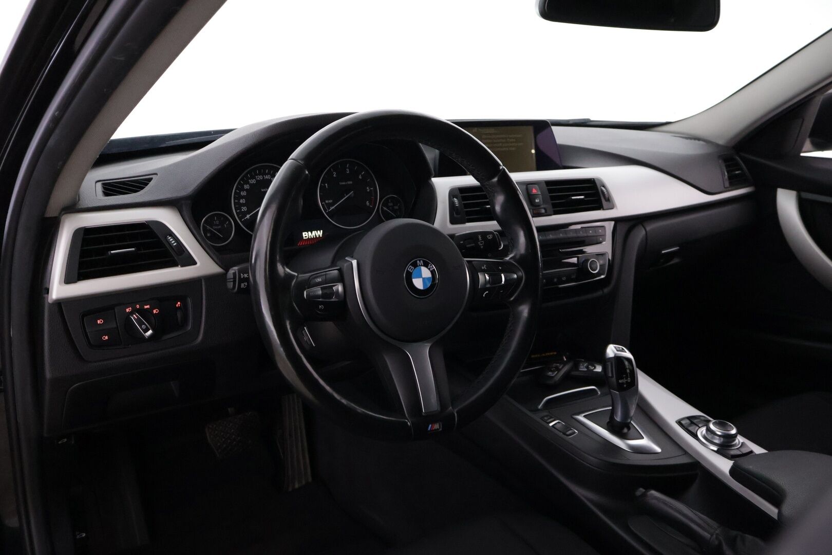 BMW 318 2016 F31 Touring 318d A Business *Webasto / HiFi / Navi / S-Luukku / Ratinlämmitin / LED* - M-Sport ratti / B47 / Webasto kaukosäädöllä / Lohkolämmitin*