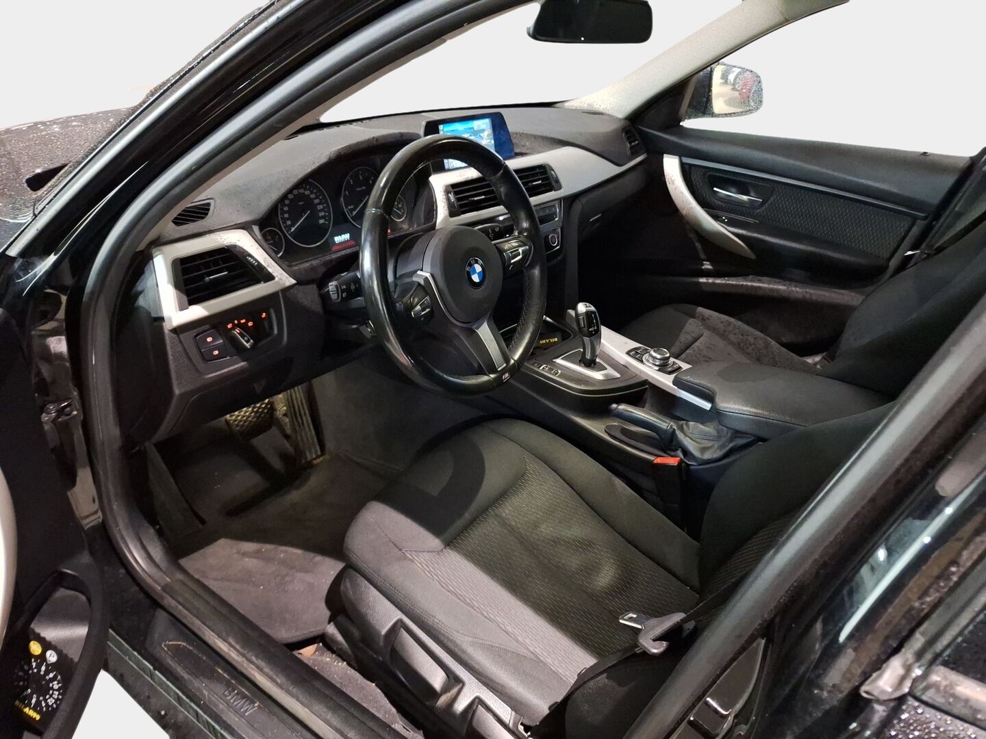 BMW 318 2016 F31 Touring 318d A Business *Webasto / HiFi / Navi / S-Luukku / Ratinlämmitin / LED* - M-Sport ratti / B47 / Webasto kaukosäädöllä / Lohkolämmitin*