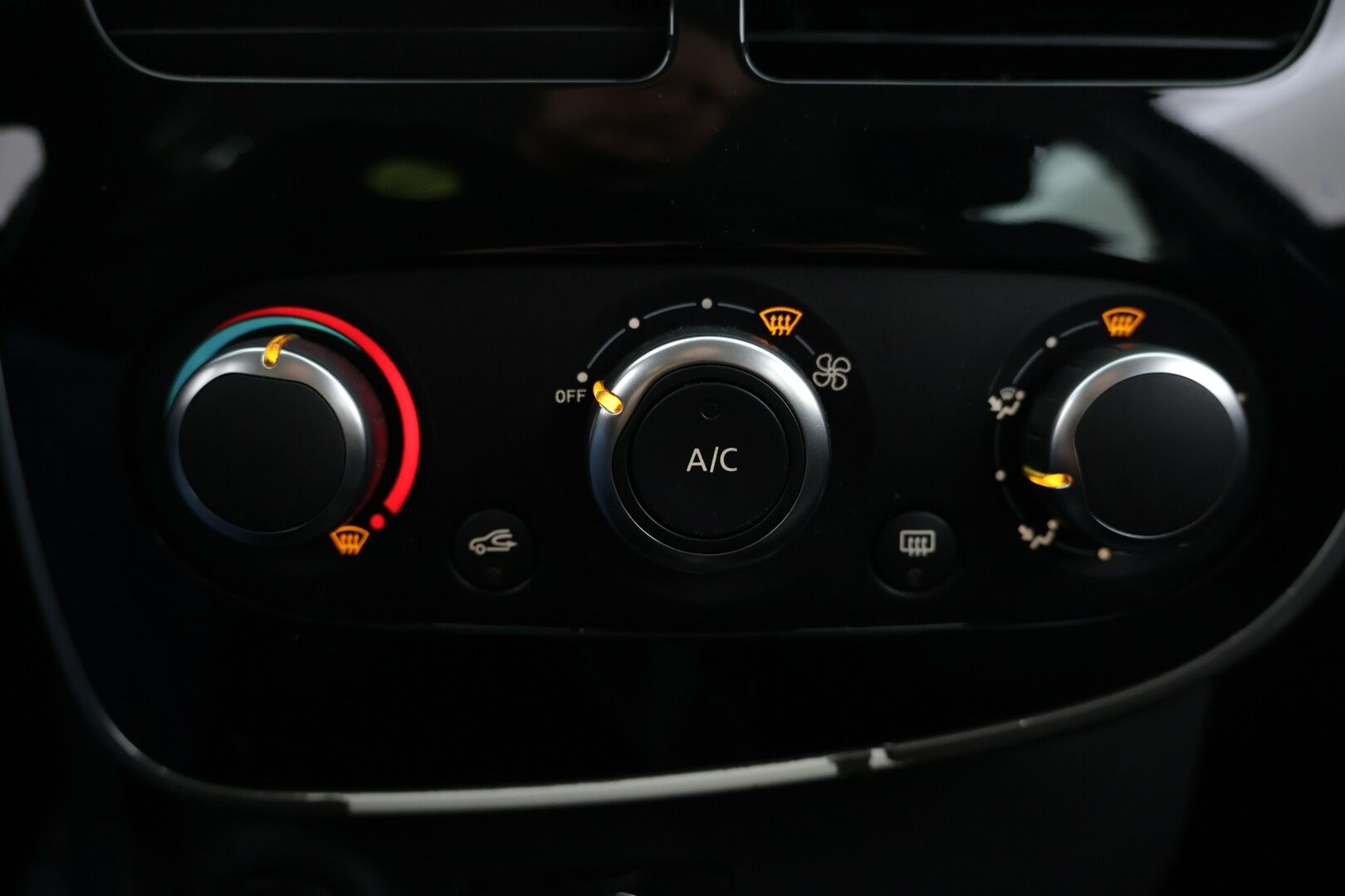 Renault Clio 2016 Sport Tourer Energy TCe 90 S&S Navi Style / Vakkari / Koukku / Navi / Bluetooth - Suomi-Auto / 2x Michelinit / Lohko + sisäp. - HULLUT AVAJAISHULINAT KORKOTARJOUS 3,29 %