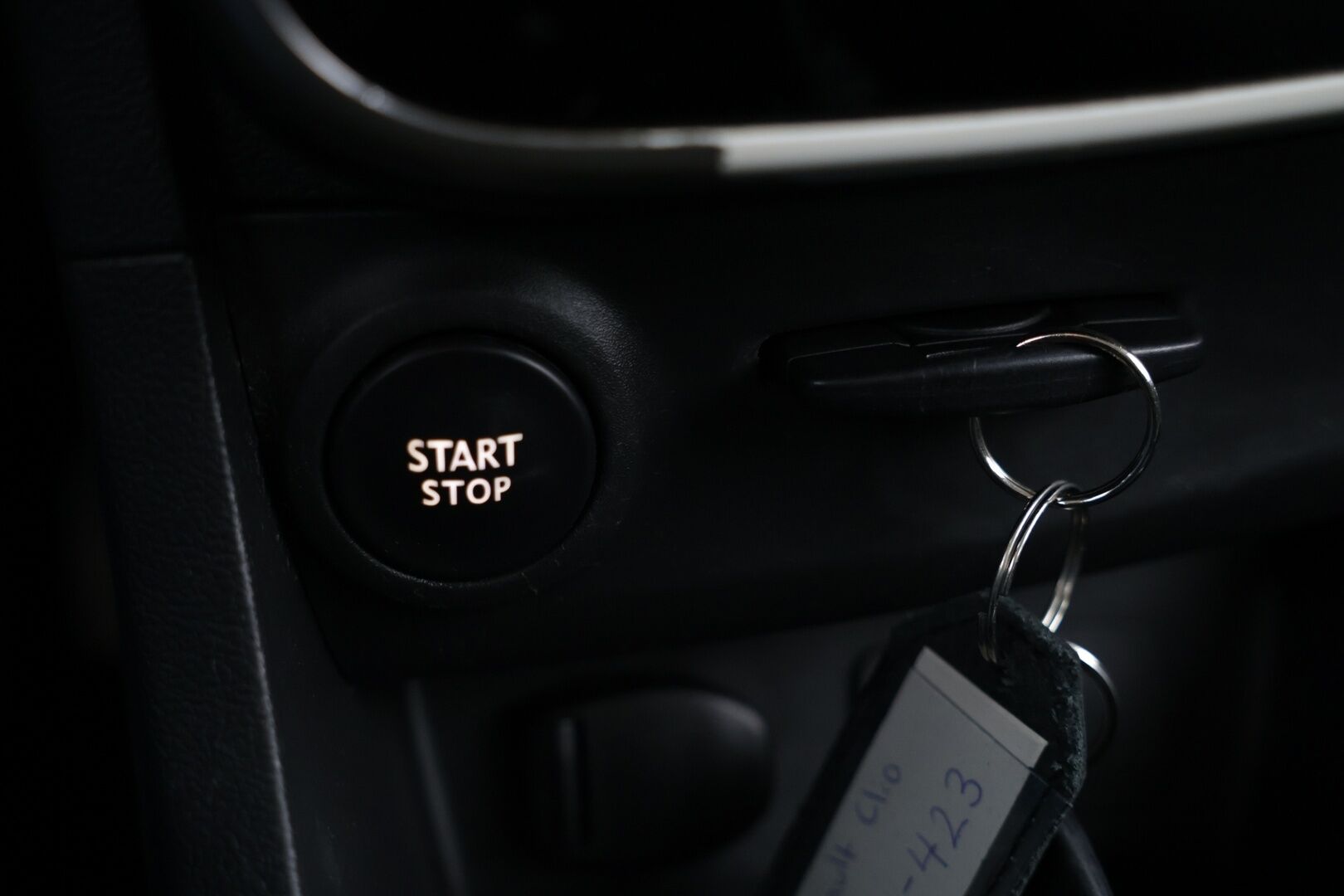 Renault Clio 2016 Sport Tourer Energy TCe 90 S&S Navi Style / Vakkari / Koukku / Navi / Bluetooth - Suomi-Auto / 2x Michelinit / Lohko + sisäp. - HULLUT AVAJAISHULINAT KORKOTARJOUS 3,29 %