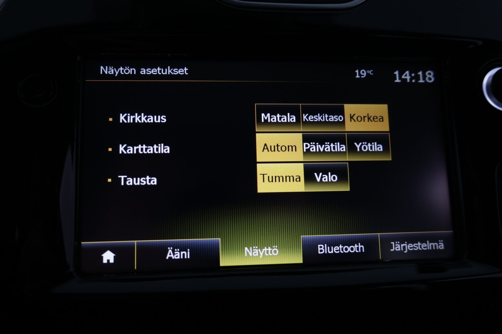 Renault Clio 2016 Sport Tourer Energy TCe 90 S&S Navi Style / Vakkari / Koukku / Navi / Bluetooth - Suomi-Auto / 2x Michelinit / Lohko + sisäp. - HULLUT AVAJAISHULINAT KORKOTARJOUS 3,29 %