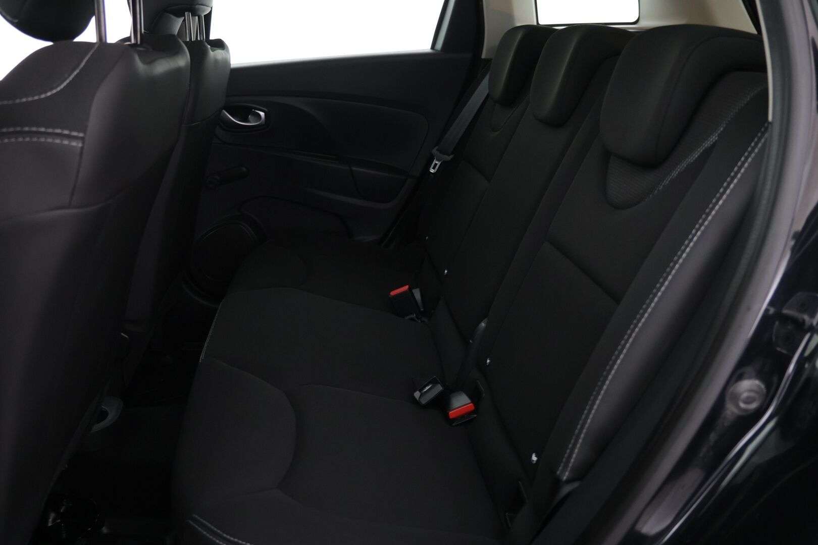 Renault Clio 2016 Sport Tourer Energy TCe 90 S&S Navi Style / Vakkari / Koukku / Navi / Bluetooth - Suomi-Auto / 2x Michelinit / Lohko + sisäp. - HULLUT AVAJAISHULINAT KORKOTARJOUS 3,29 %