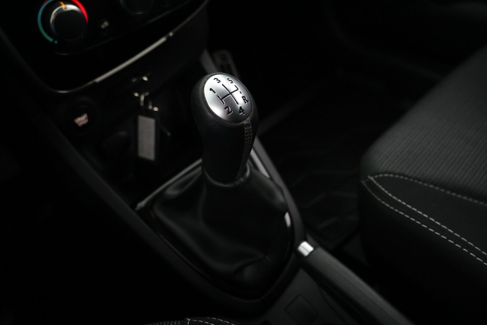 Renault Clio 2016 Sport Tourer Energy TCe 90 S&S Navi Style / Vakkari / Koukku / Navi / Bluetooth - Suomi-Auto / 2x Michelinit / Lohko + sisäp. - HULLUT AVAJAISHULINAT KORKOTARJOUS 3,29 %