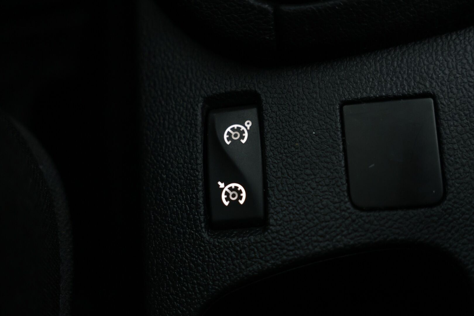 Renault Clio 2016 Sport Tourer Energy TCe 90 S&S Navi Style / Vakkari / Koukku / Navi / Bluetooth - Suomi-Auto / 2x Michelinit / Lohko + sisäp. - HULLUT AVAJAISHULINAT KORKOTARJOUS 3,29 %